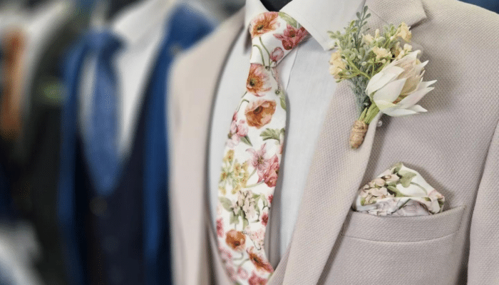Suit with Tie, pocket square and boutonniere