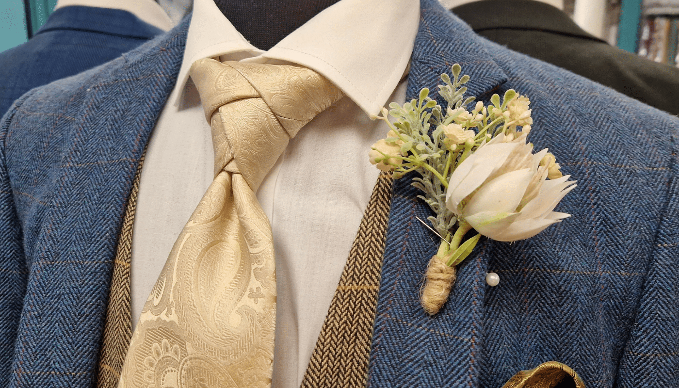 A photo of a wedding tie using the Eldredge knot